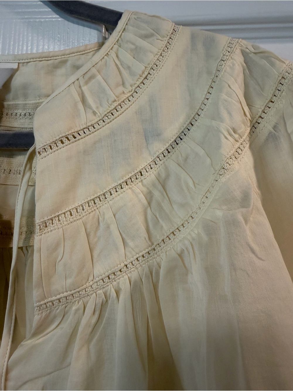 Banana Republic LIGHTWEIGHT COTTON INSET LACE TOP - Picture 3 of 3